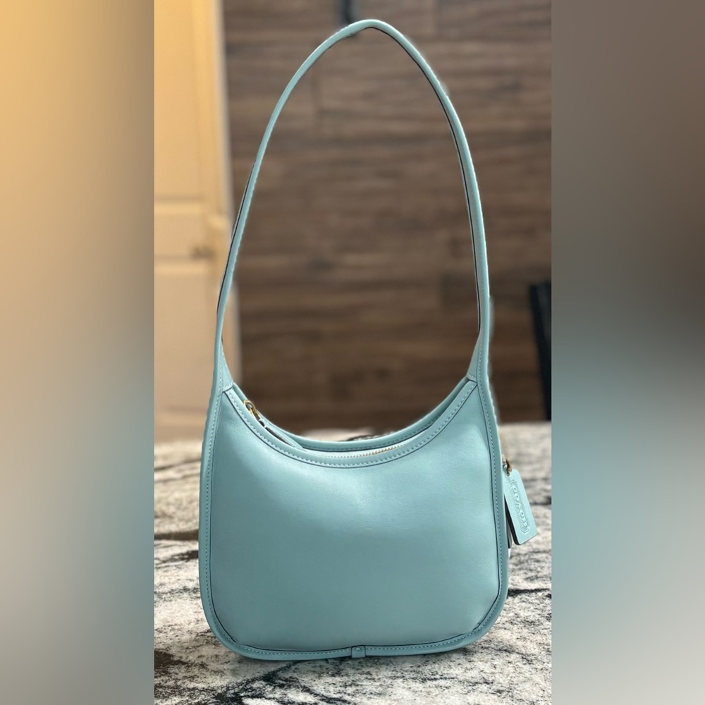 Coach Curve Zip Light Blue Shoulder Hobo Bag in Glovetanned Leather